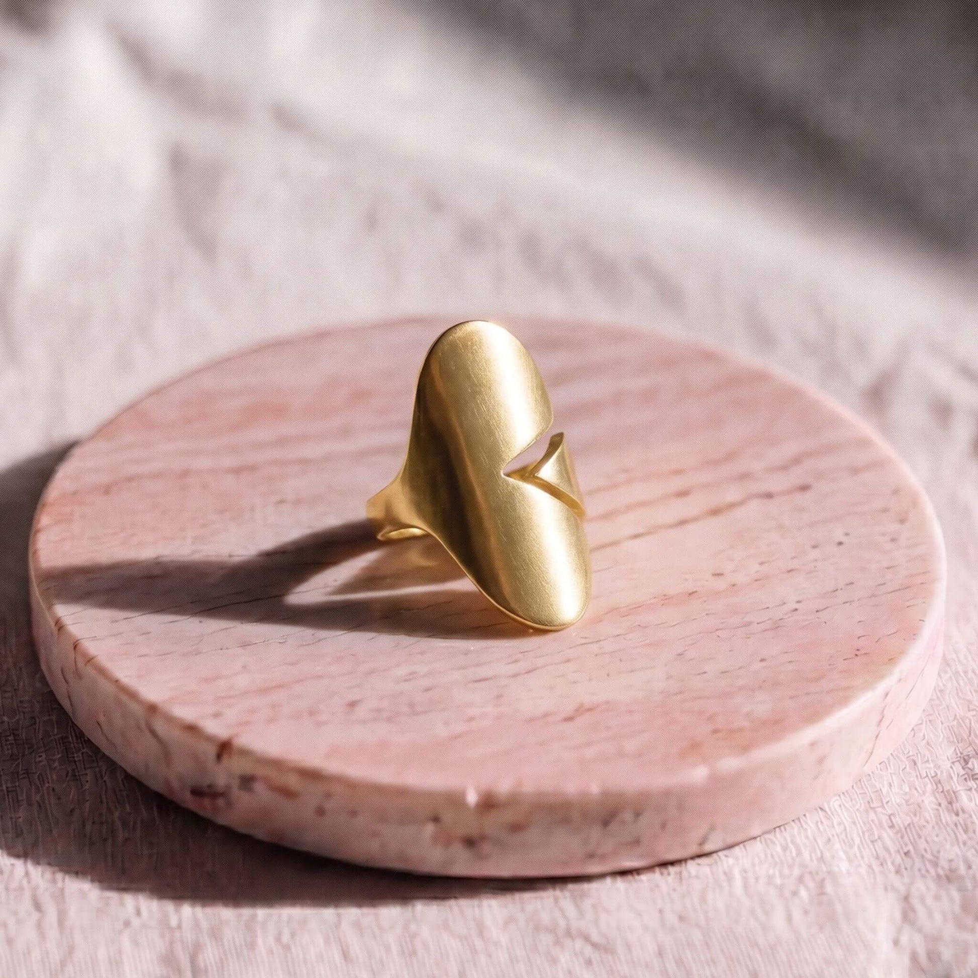 Oval Shield Ring | Zola Ecodunia