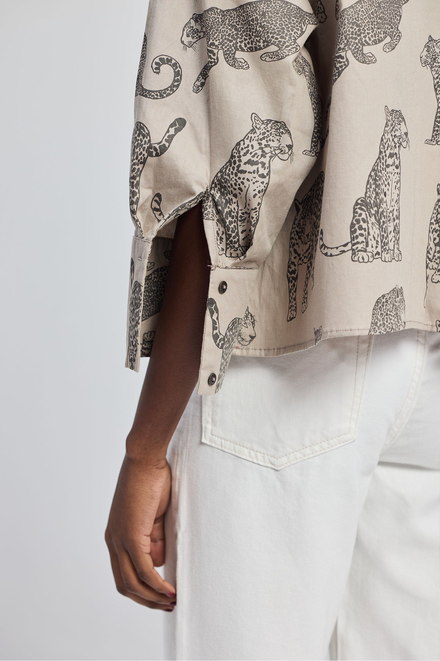 Oversized Cropped Front-buttoned Shirt In Animal Print