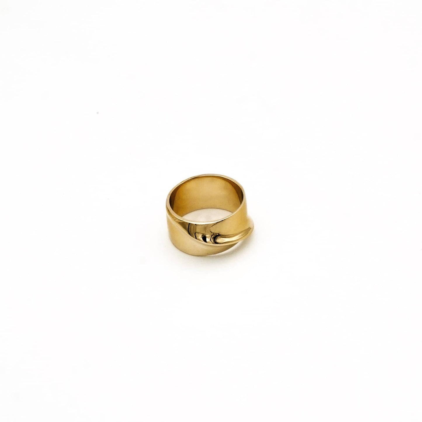 Pwani Minimalist Concave Band Ring