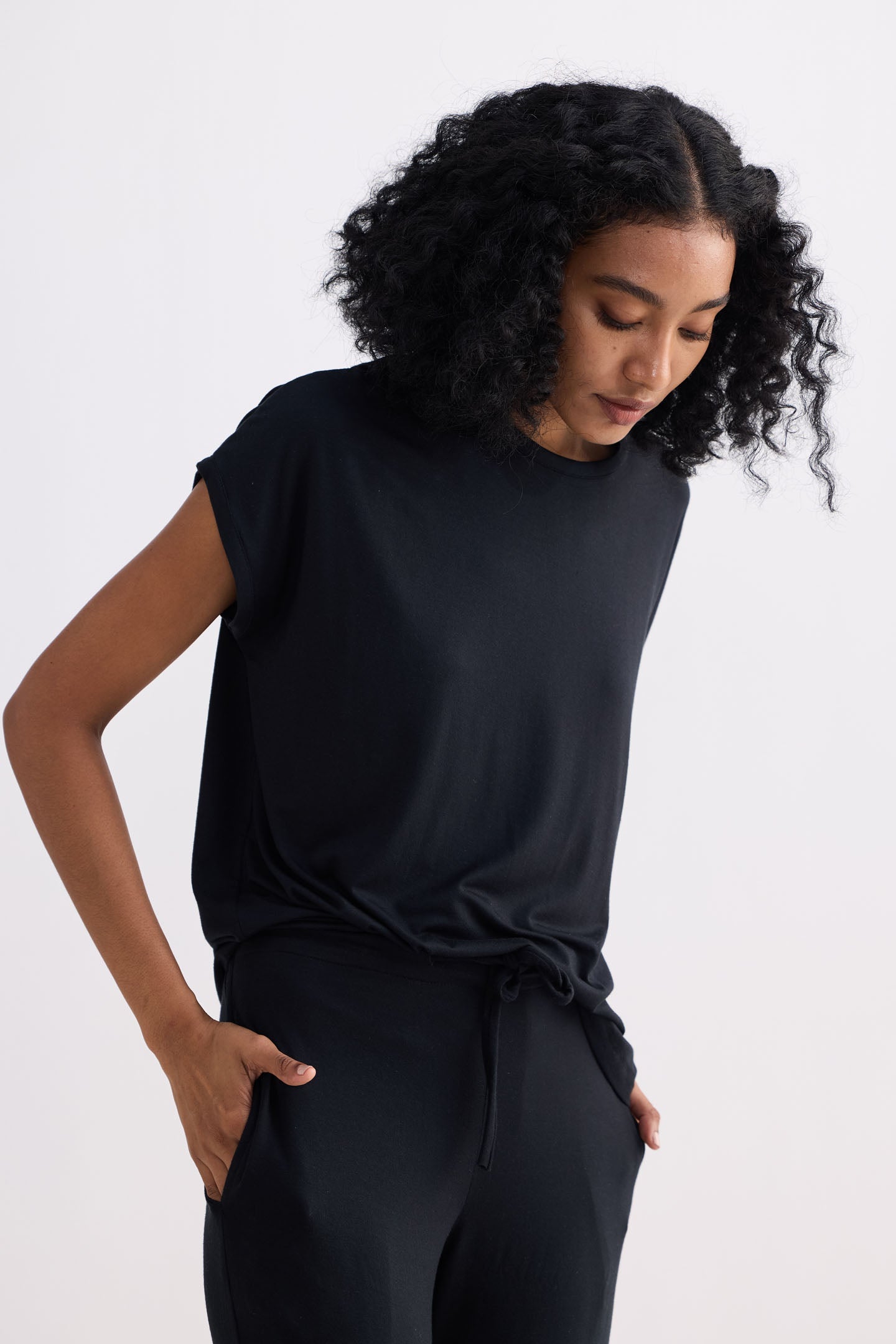 Relaxed Tee in Black Side