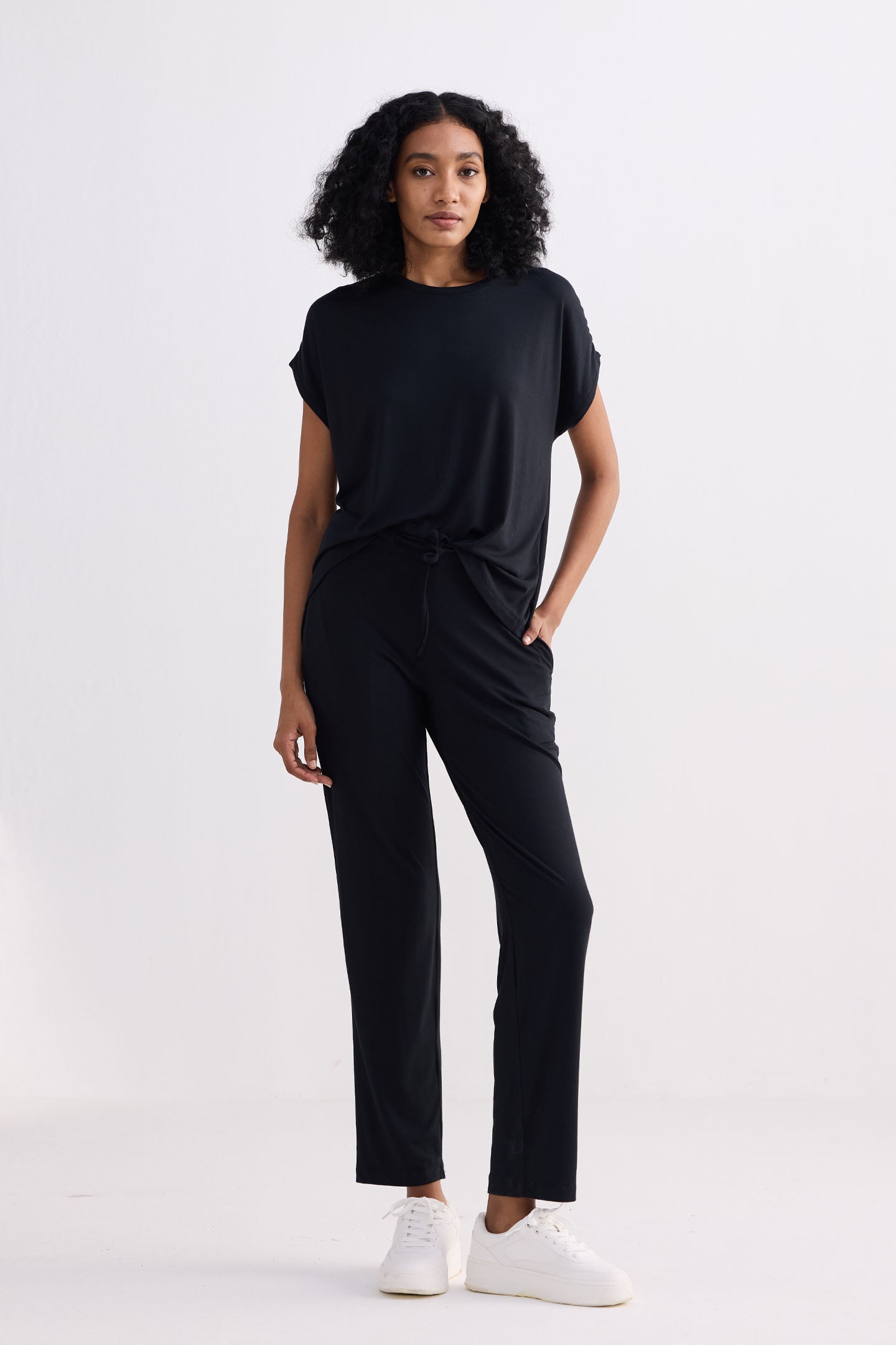 Relaxed Tee in Black Front