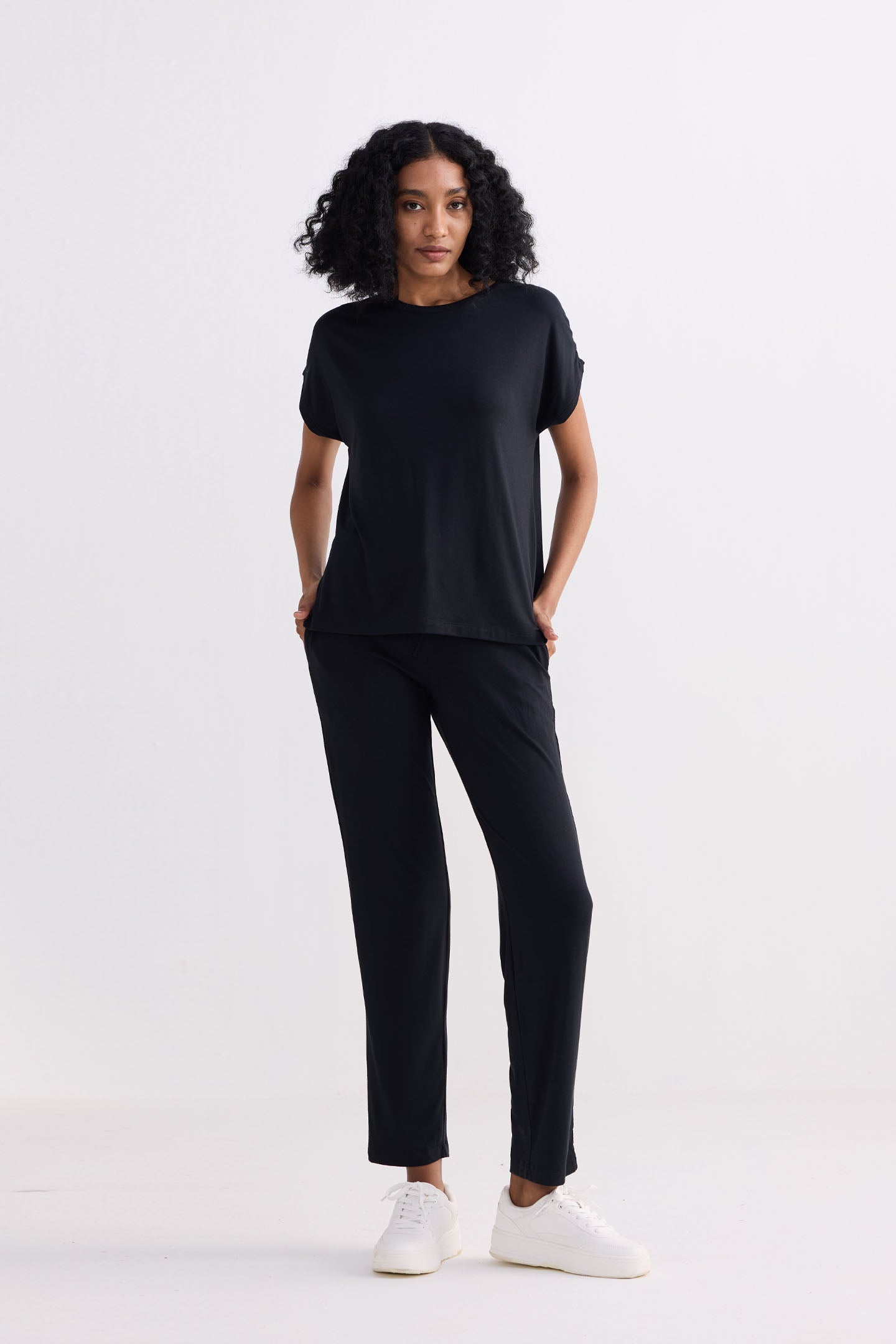 Relaxed Tee in Black Front
