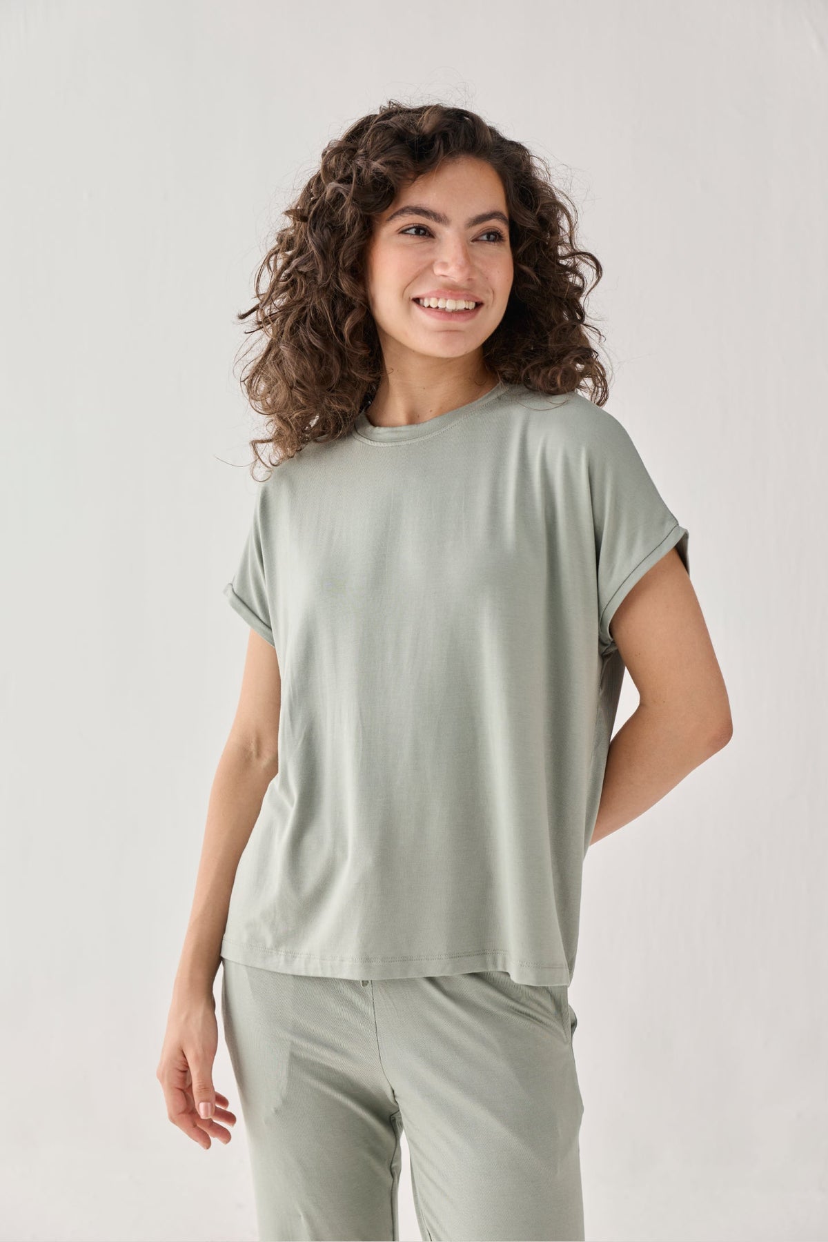 Relaxed Tee in Olive