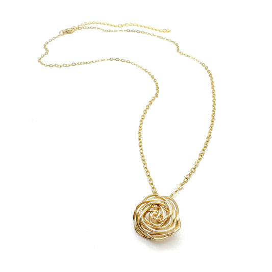 Rosette gold necklace