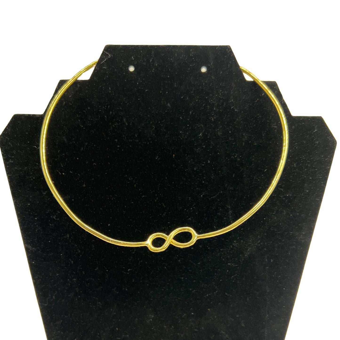 Saya infinite cuff brass choker necklace flat lay on warm surface — Ecodunia
