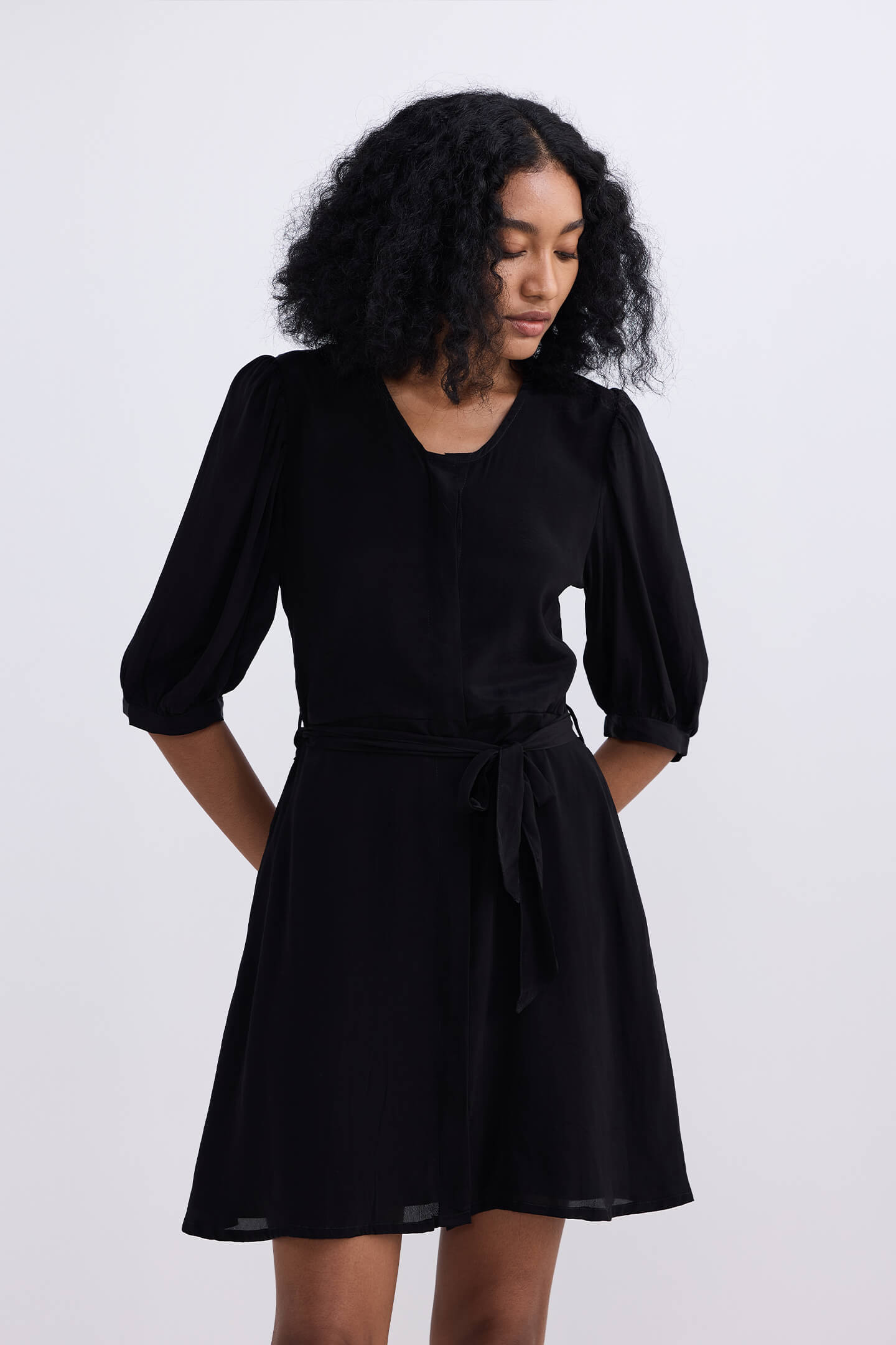 Short Dress with a Waist-tie in Black Front