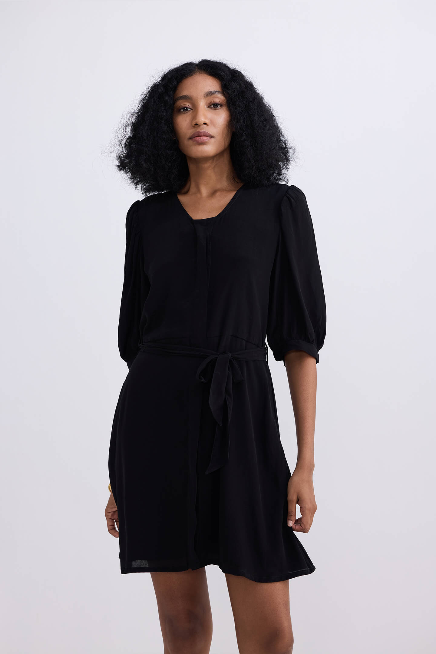 Short Dress with a Waist-tie in Black Front