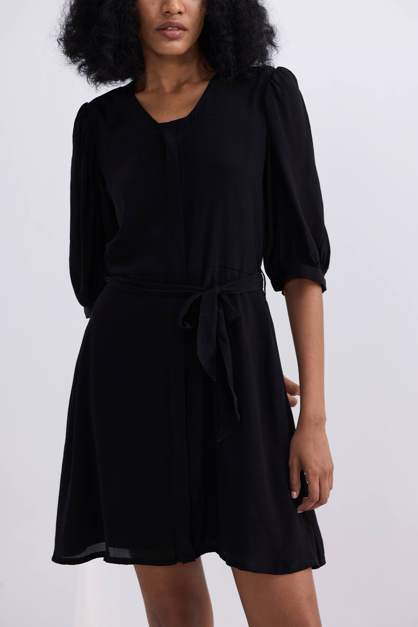 Short Dress with a Waist-tie in Black Closeup
