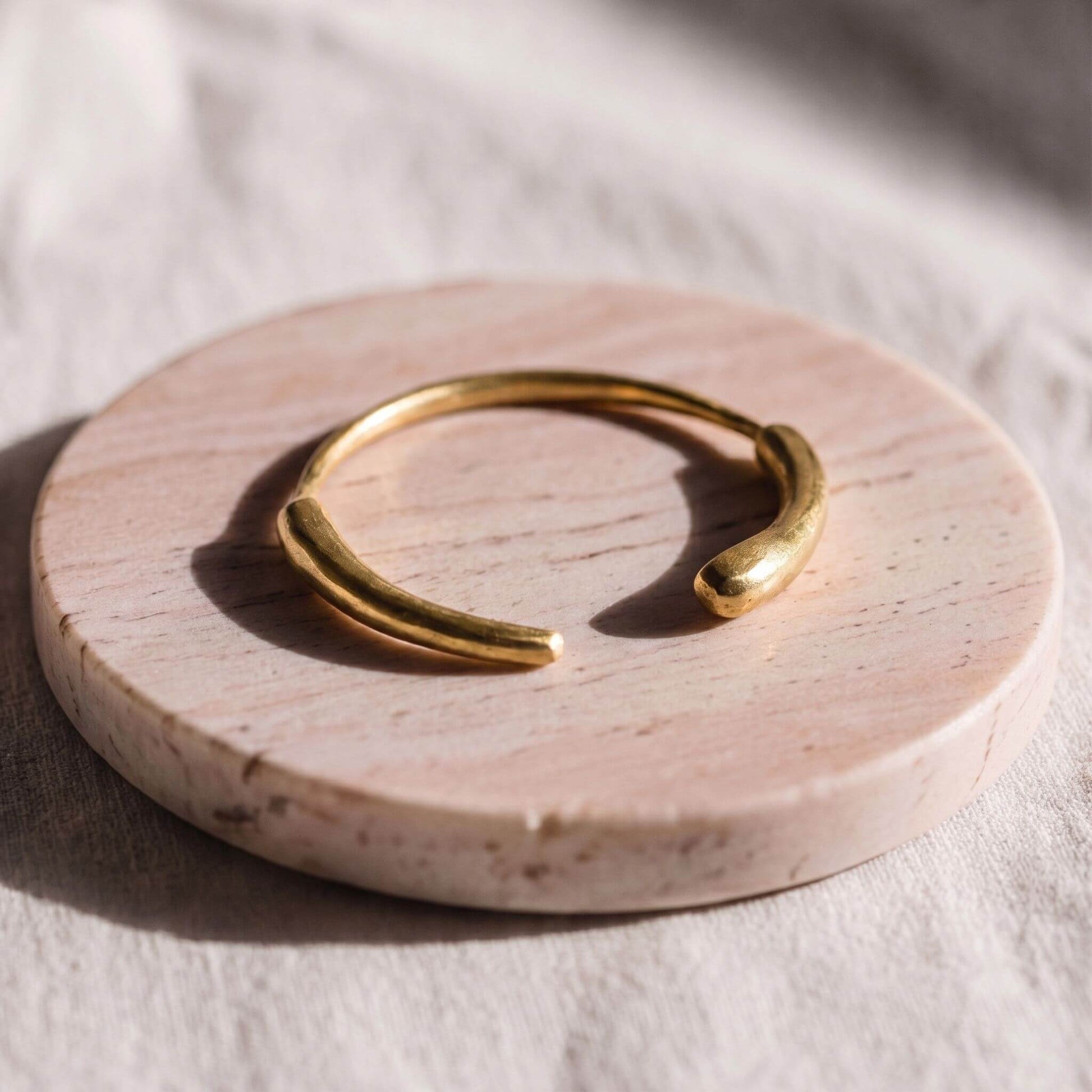 Smooth Organic Brass Cuff Bracelet | Jani - Ecodunia