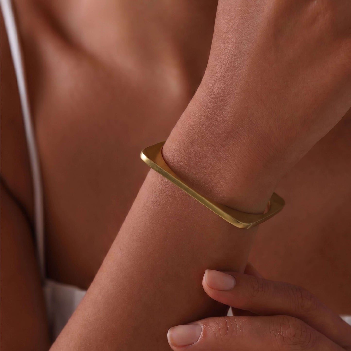 Smooth Square Brass Bangle Bracelet | Leo - Ecodunia
