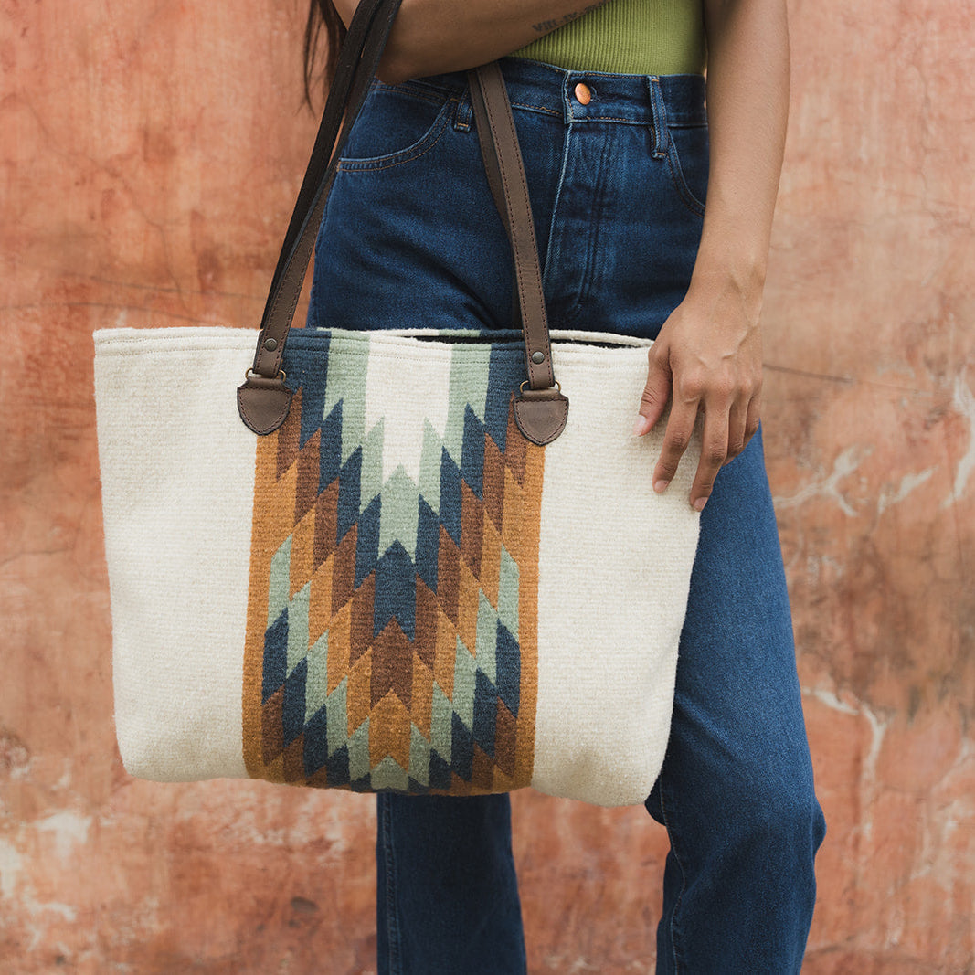 Equinox Tote