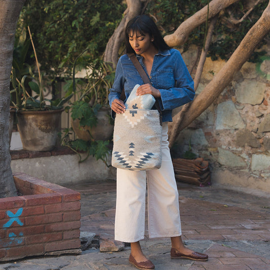 Aguila Shoulder Bag