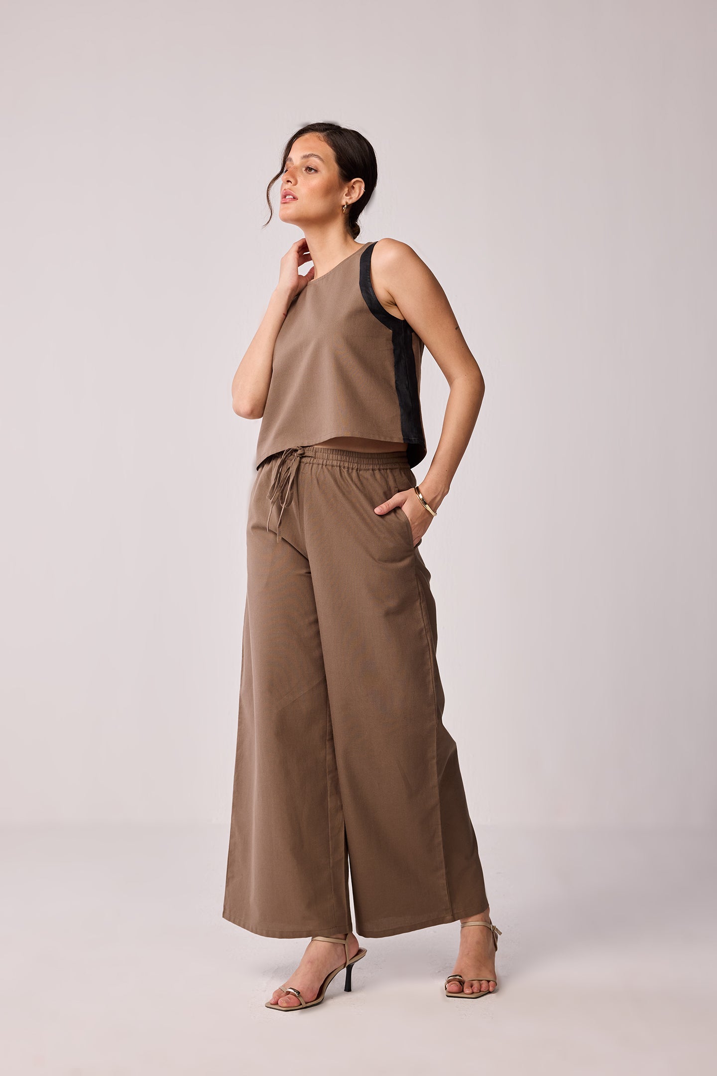 Wide-leg Drawstring Pants in Brown