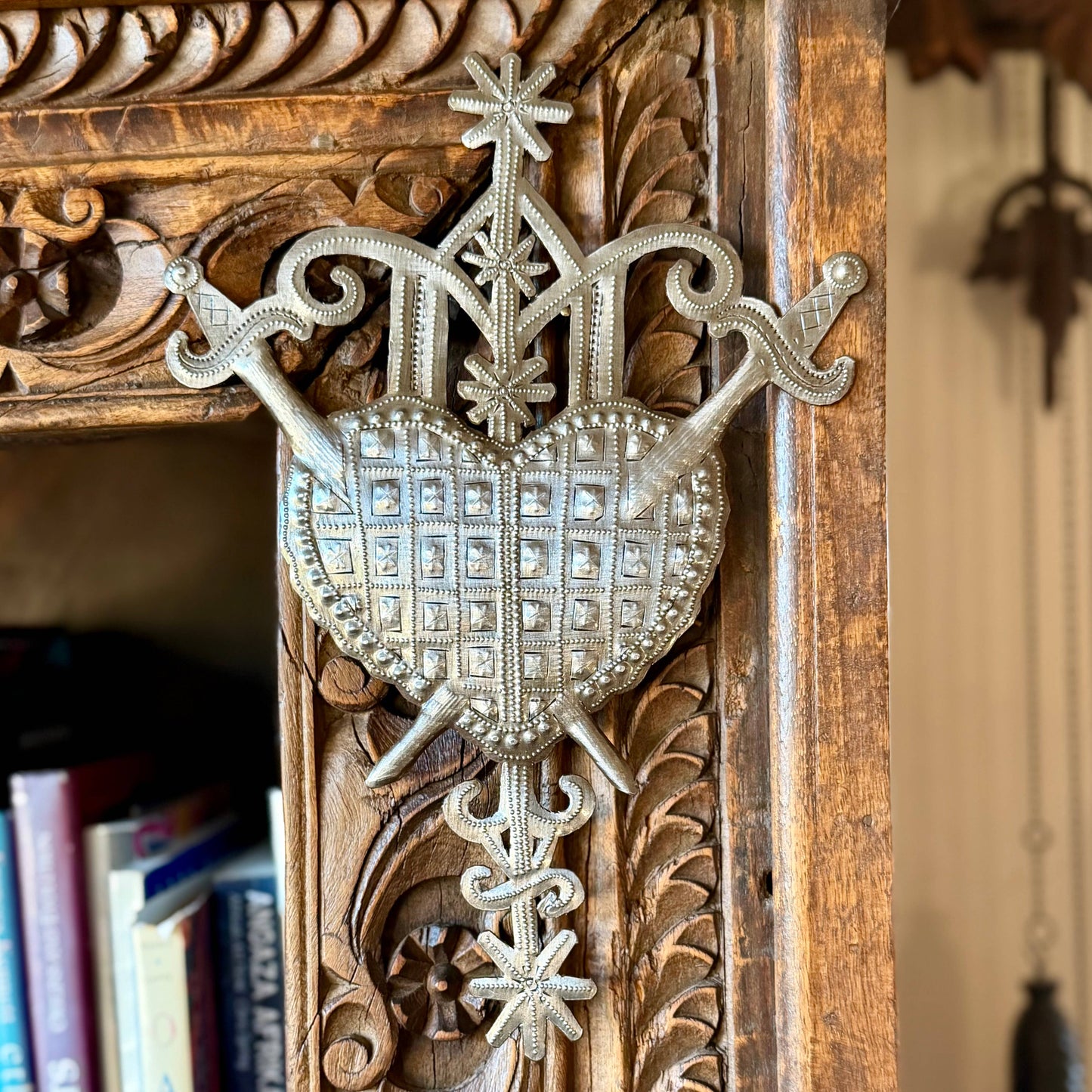 Erzulie Dantor Veve Heart – Handmade Haitian Metal Wall Art