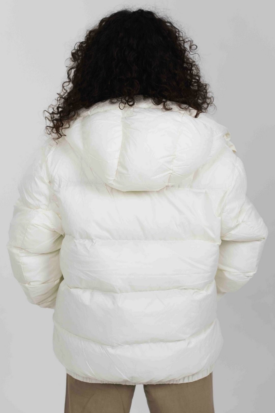 abrigo-plumas-poliester-reciclado-blanco-Greener-06