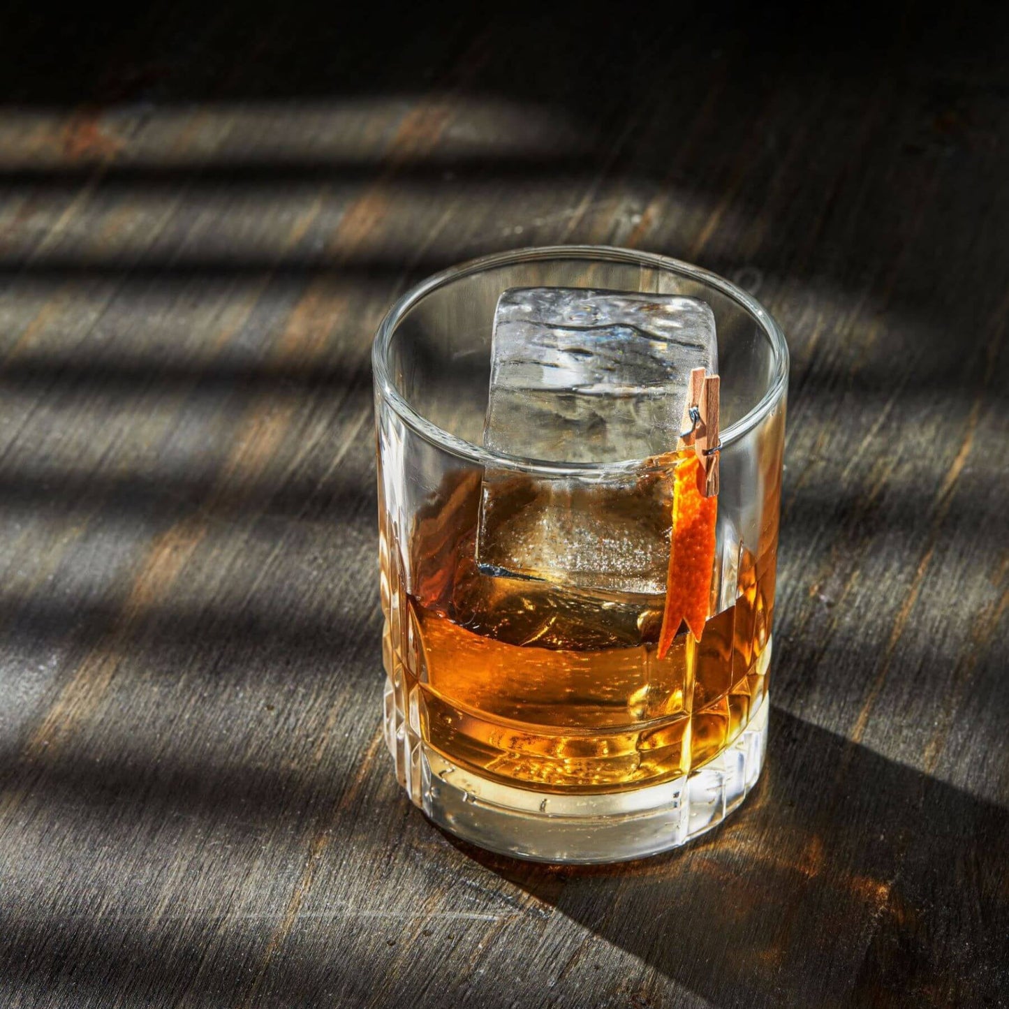 Crystal Clear Ice Cube Maker Mold - Eight 2" Square Ice Cubes