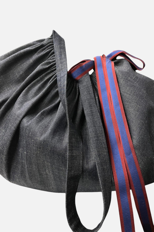 Denim Maxi bag with colored closing detail