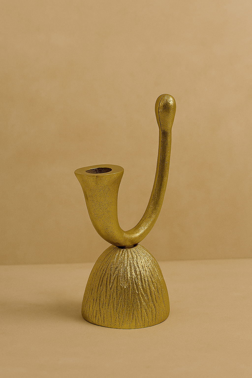 Raíz Studio Loop Candle Holder – Hand-Cast Gold Metal Sculptural Candle Stand