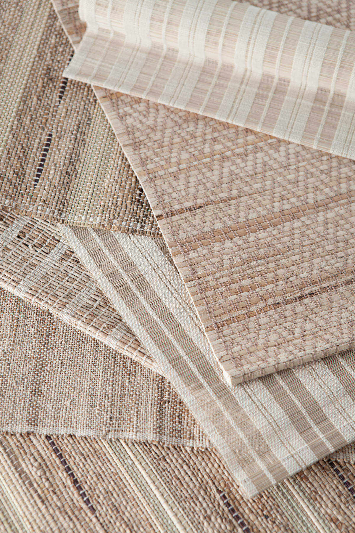 Handwoven Banana Fiber Placemats | 13″ × 19″ | Set of 4 | Fair Trade | Table Classics