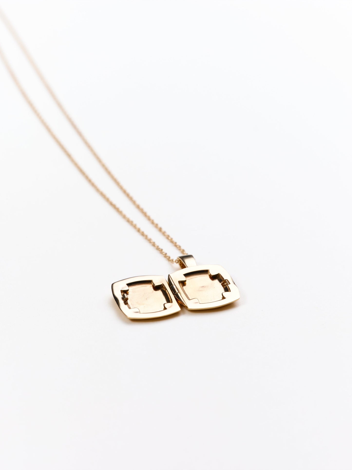 Toni Simple Locket