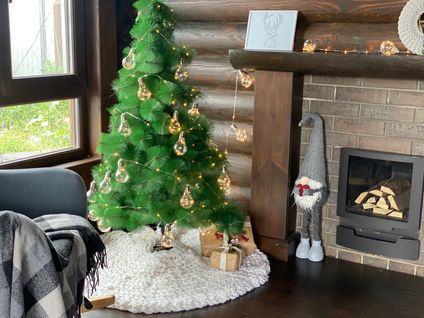 White Chunky-Knitted Christmas Tree Skirt