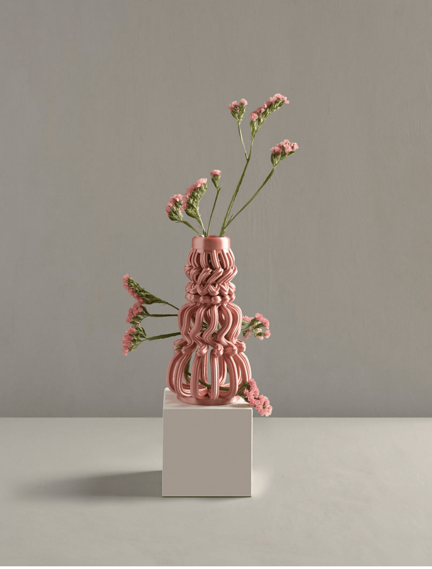 Frosting Loop Candle Holder