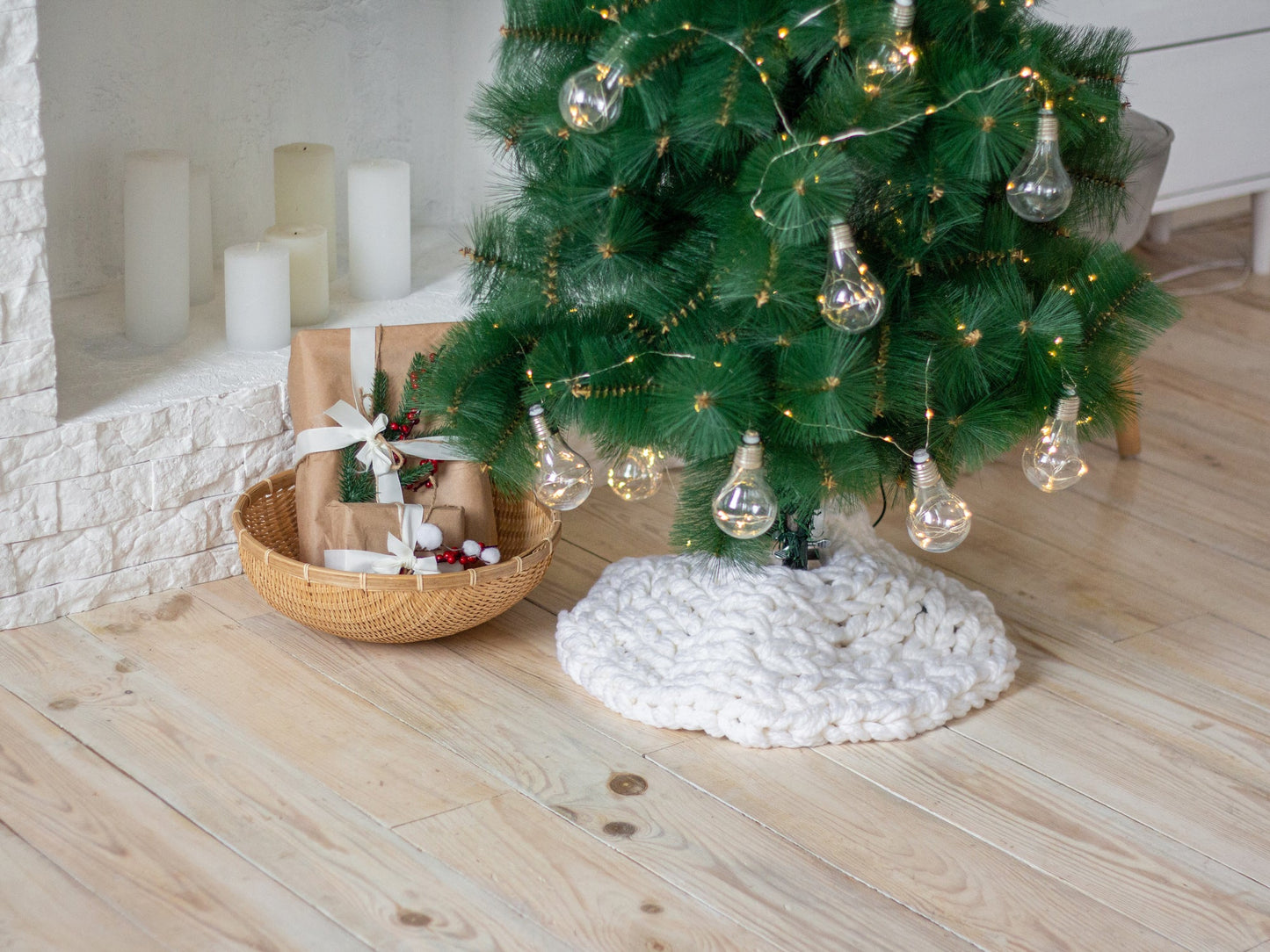 White Chunky-Knitted Christmas Tree Skirt