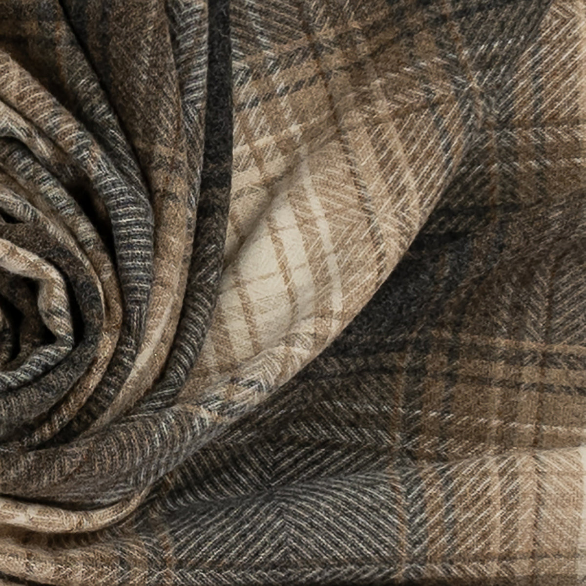 Highland Tweeds Shetland Lambswool Ombre Throw – Natural