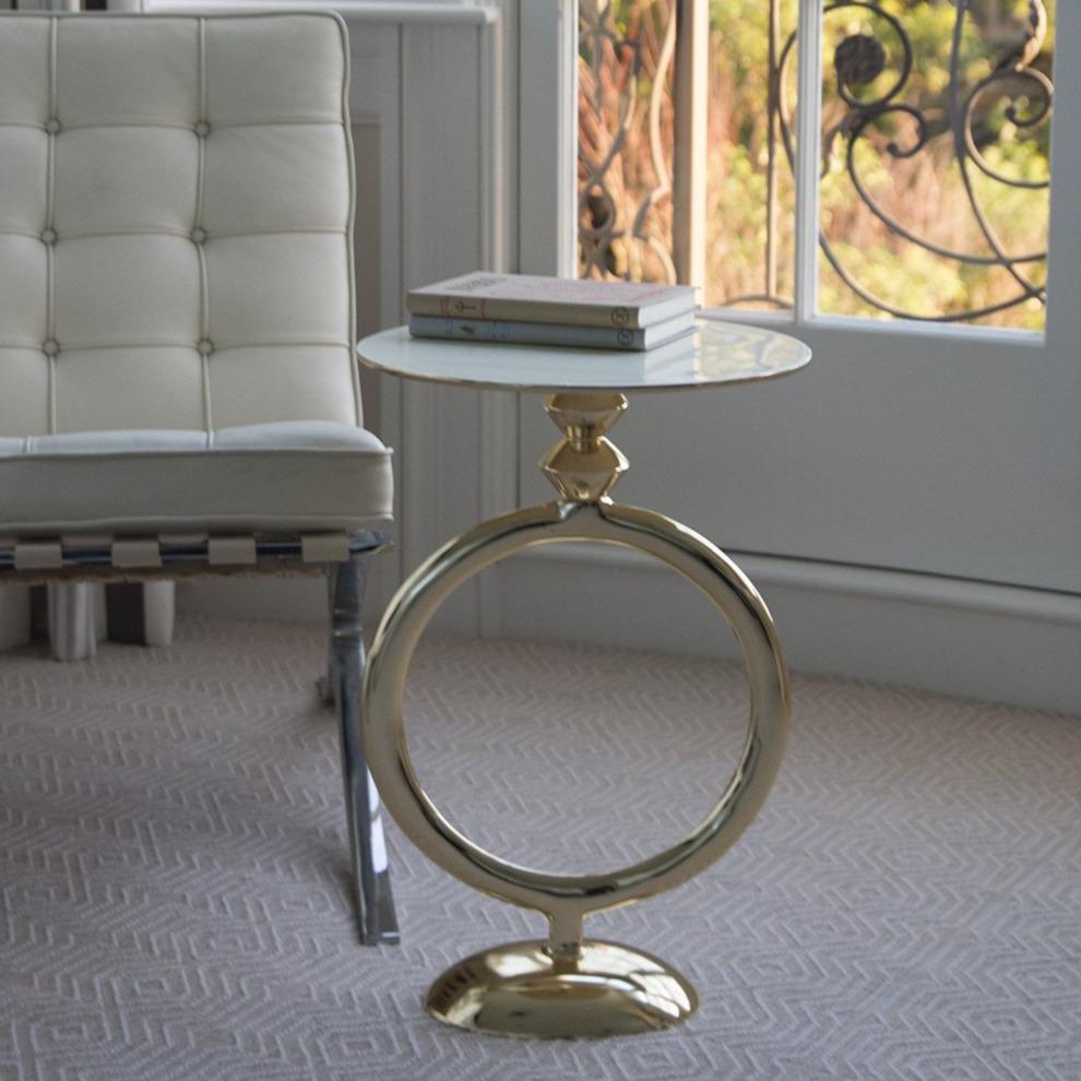 'O' Table