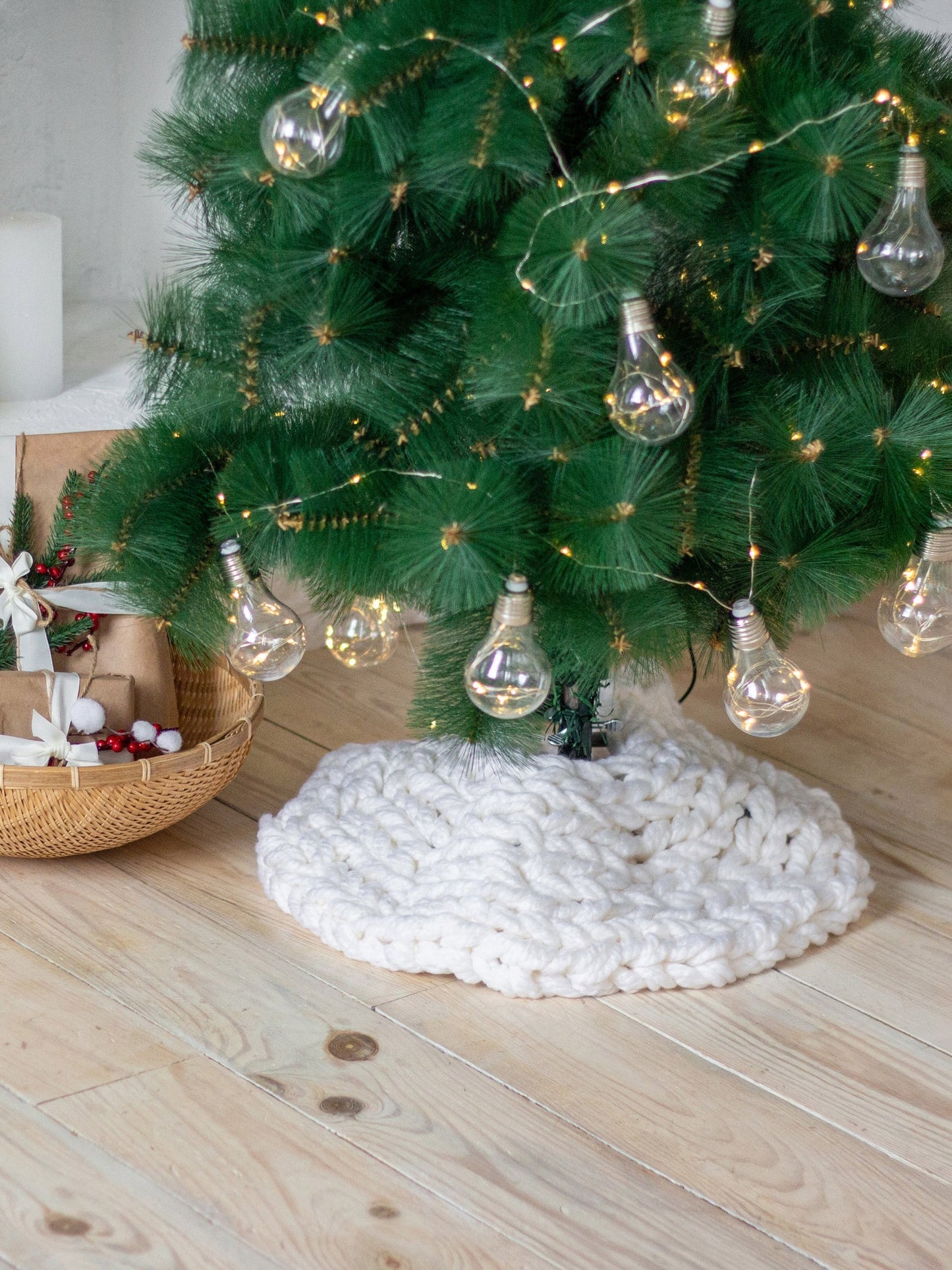 White Chunky-Knitted Christmas Tree Skirt