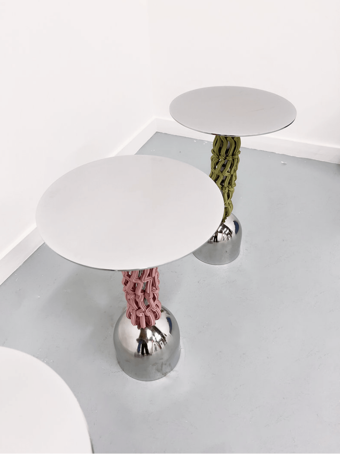 Frosting Martini Table