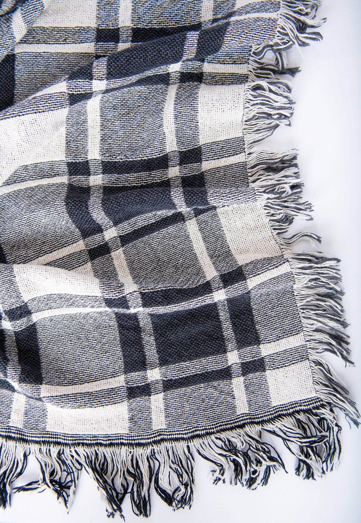Black and White Plaid Jacquard Woven Throw