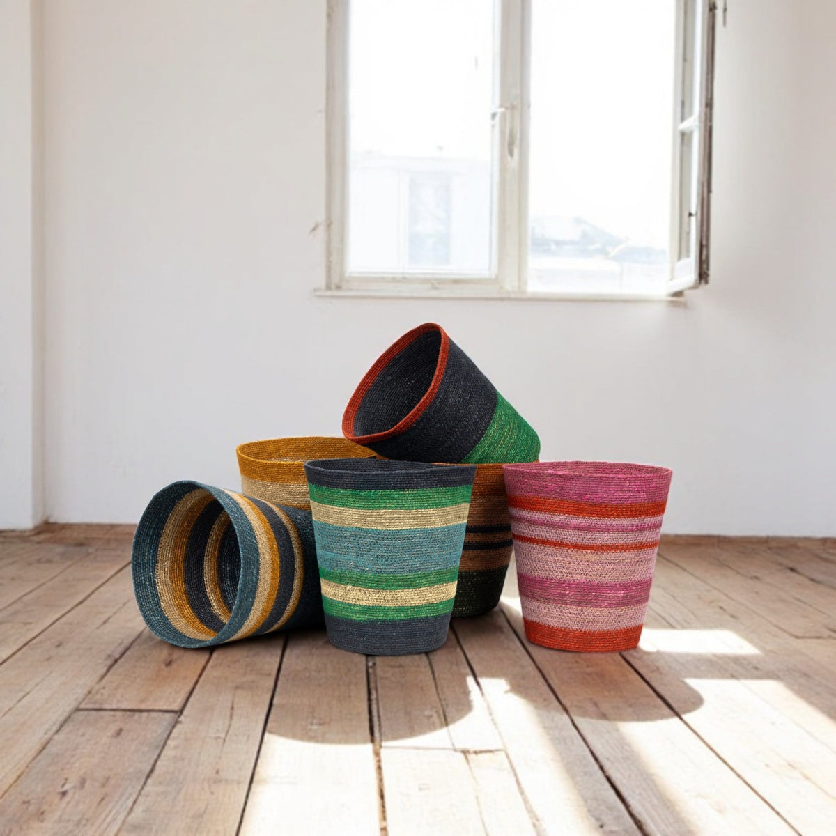 Striped Seagrasss Waste Paper Basket in Guardsman / Neyron