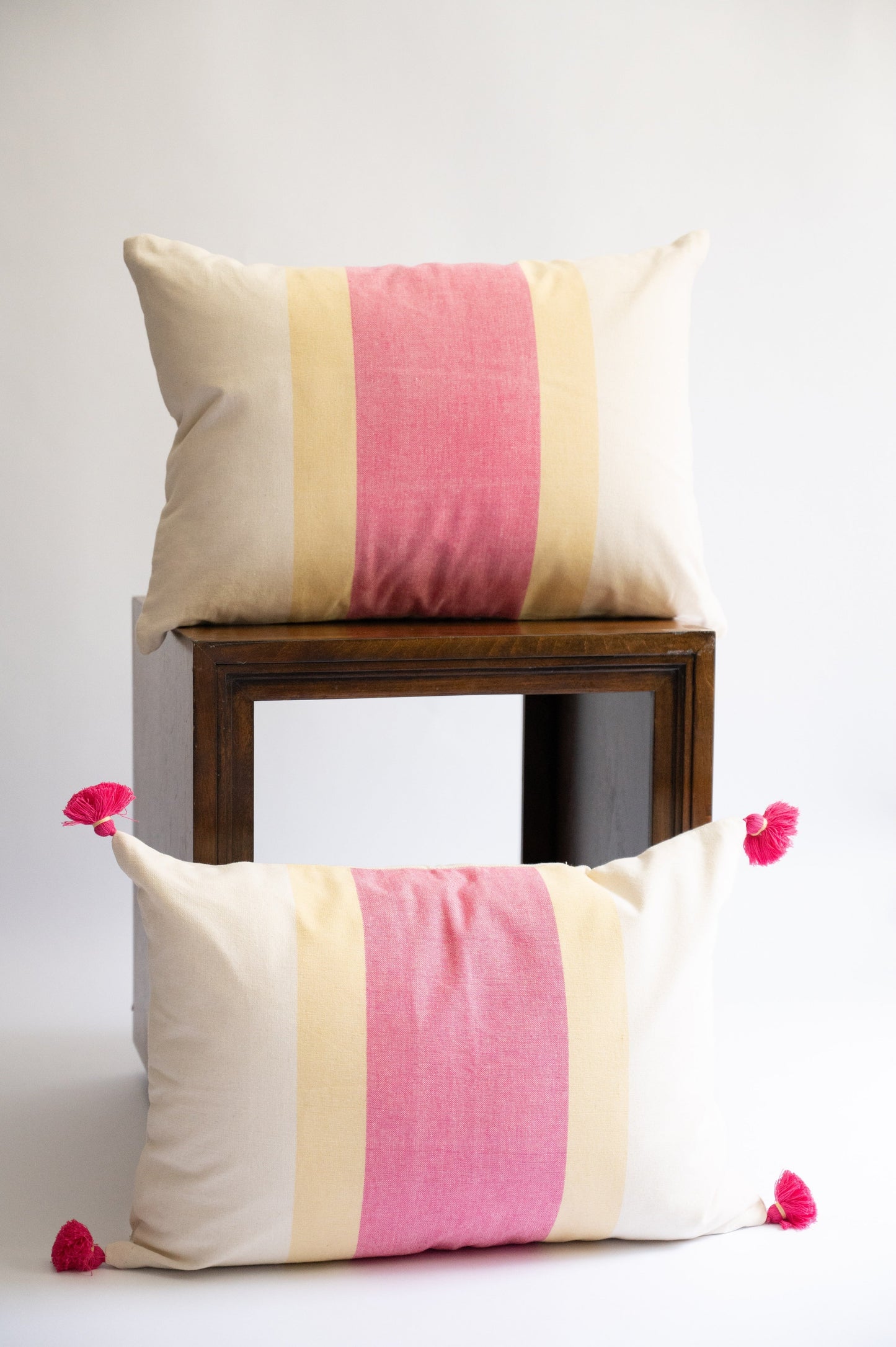 Saroj Hand Loom Pillow Cover - 14"x20"