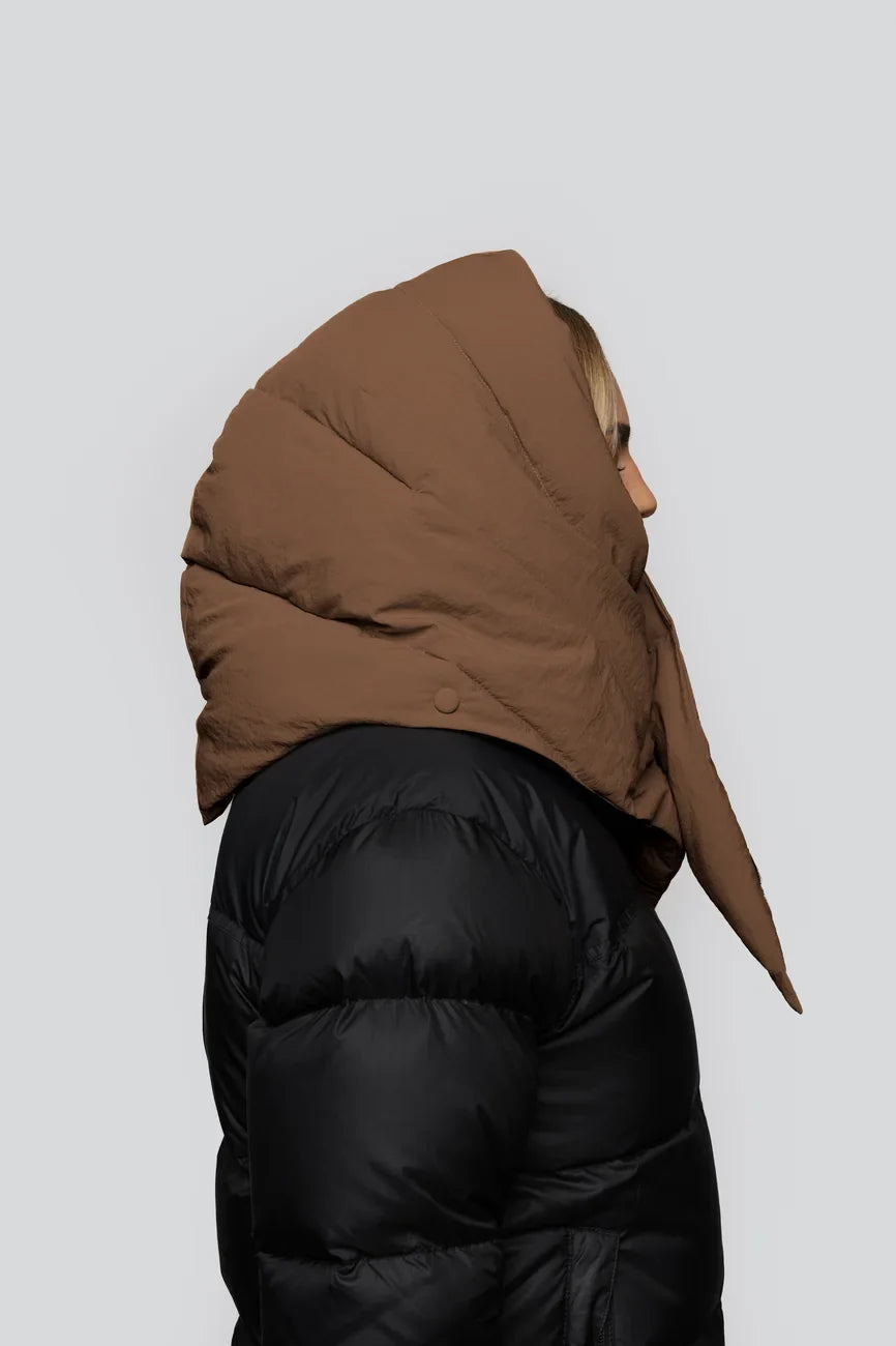 Warm brown vegan capuche with padded recycled materials hood, side view on black puffer jacket. - The New Orchard - Warm Brown