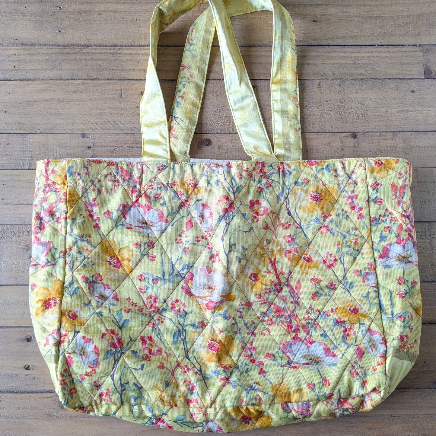 Large sari market tote bags
