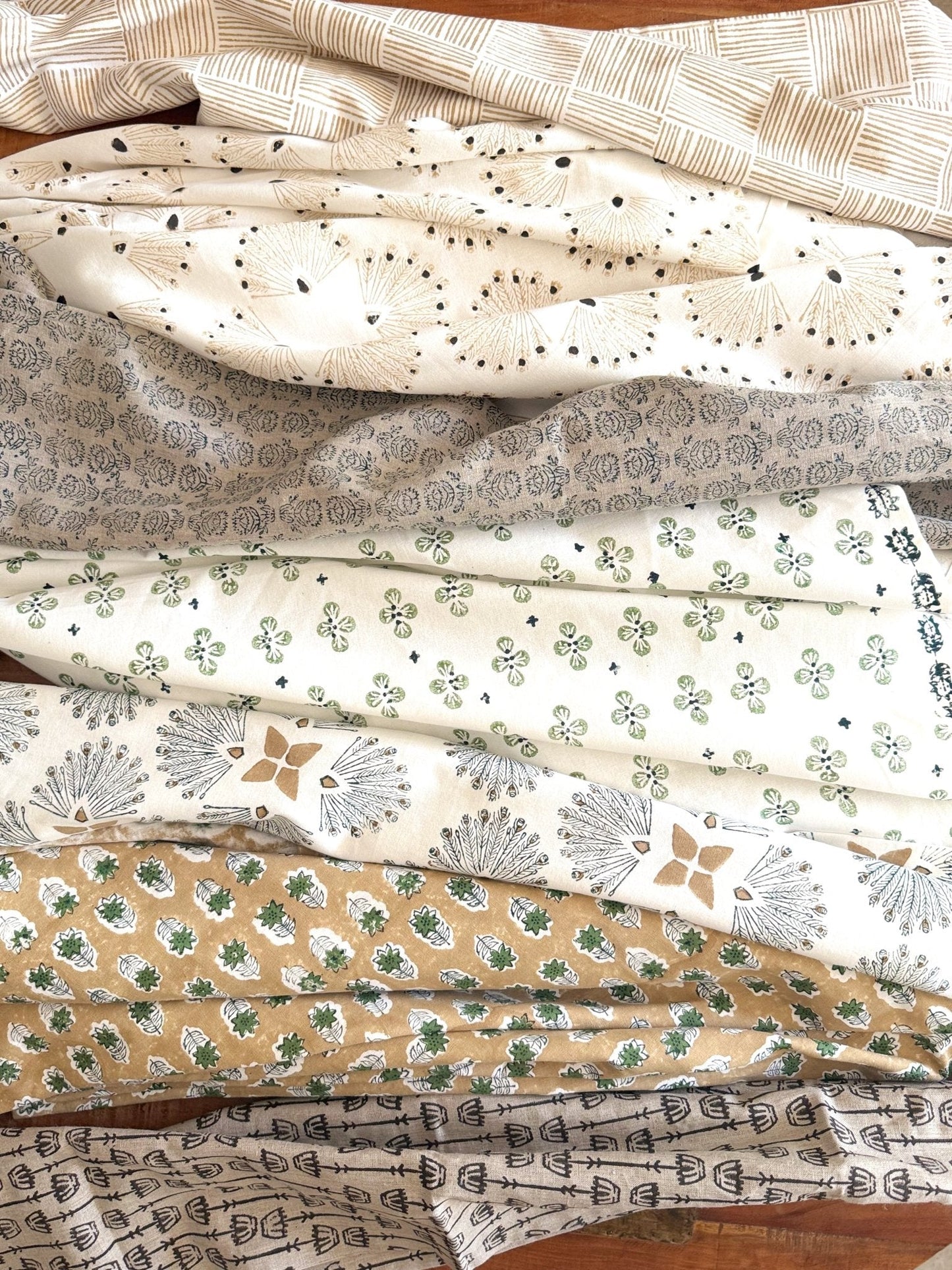 Table Throw (Ivory) - Peacock Paradise - Midnight