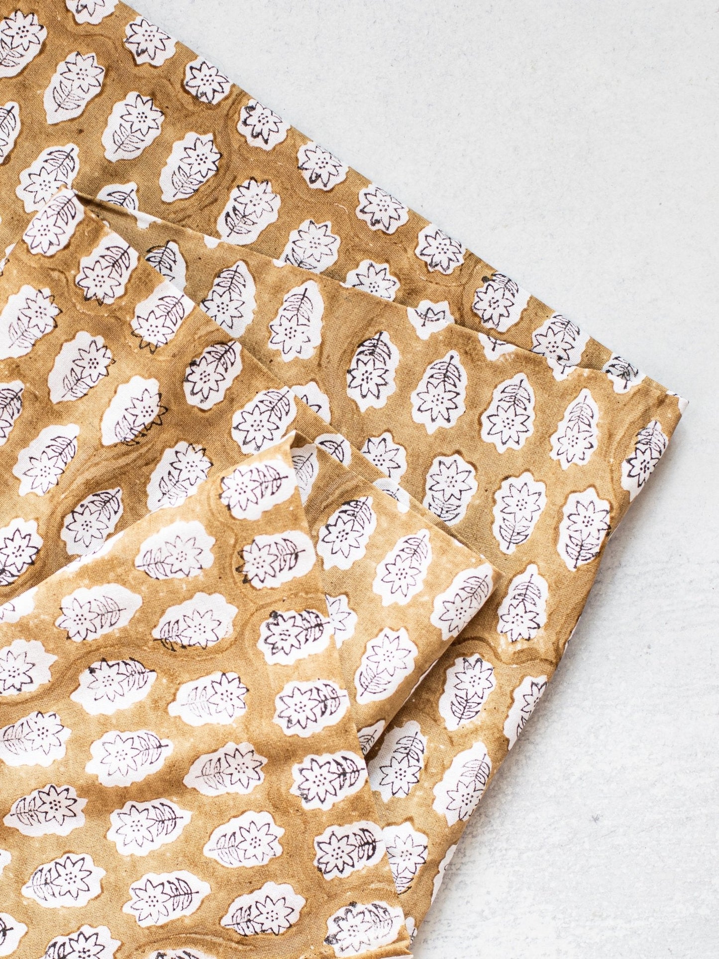 Table Throw (Ivory) - Lily - Chai & Black