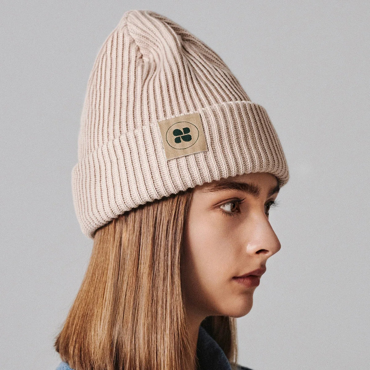 Warm winter beanie in beige – cozy and stylish